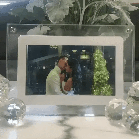 The Nolto Acrylic Digital Photo Frame 5 inch™