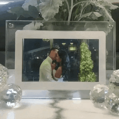 The Nolto Acrylic Digital Photo Frame 5 inch™